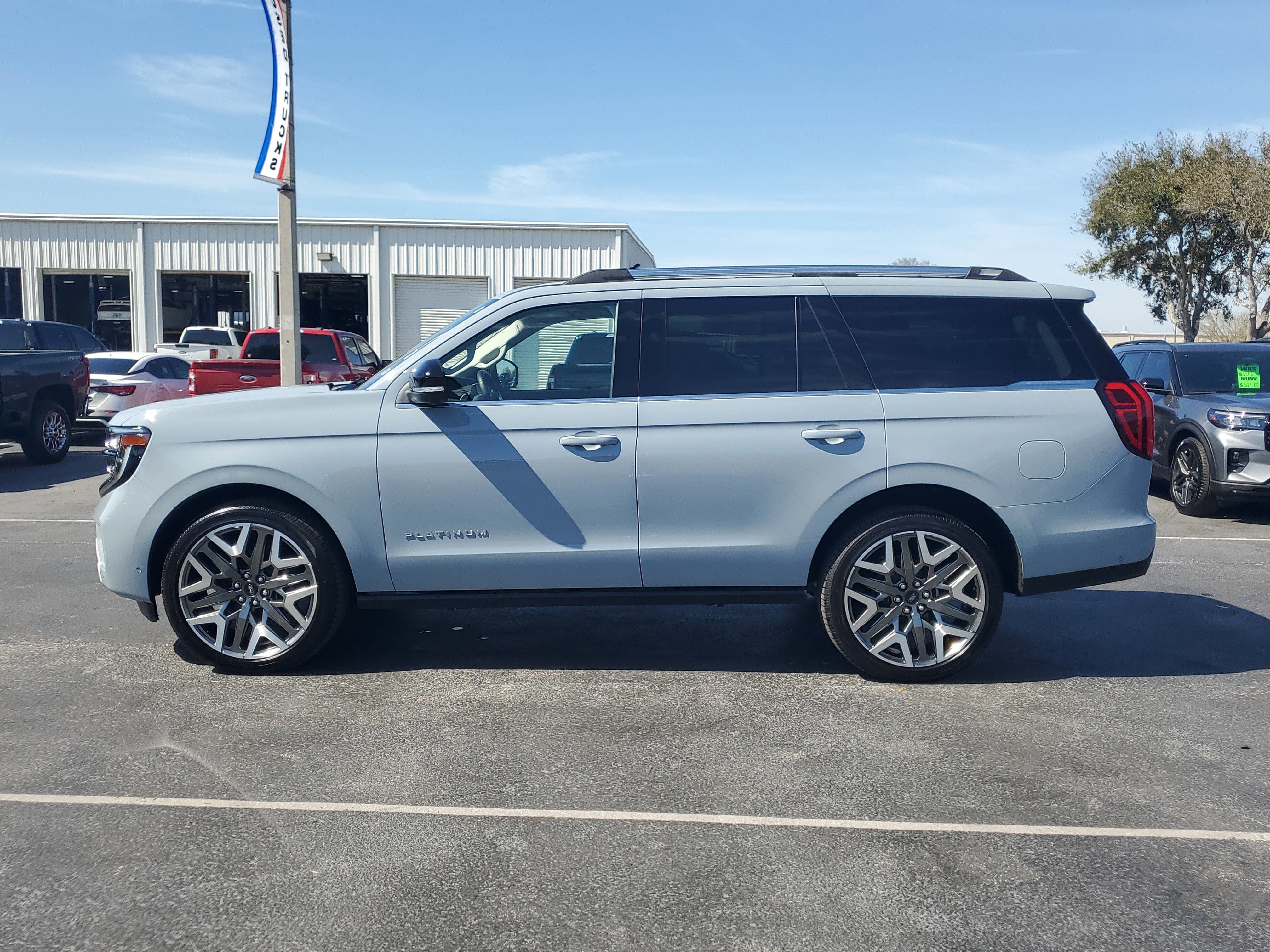 Certified 2025 Ford Expedition Platinum w/ Platinum Ultimate Package AWD/4WD image 6