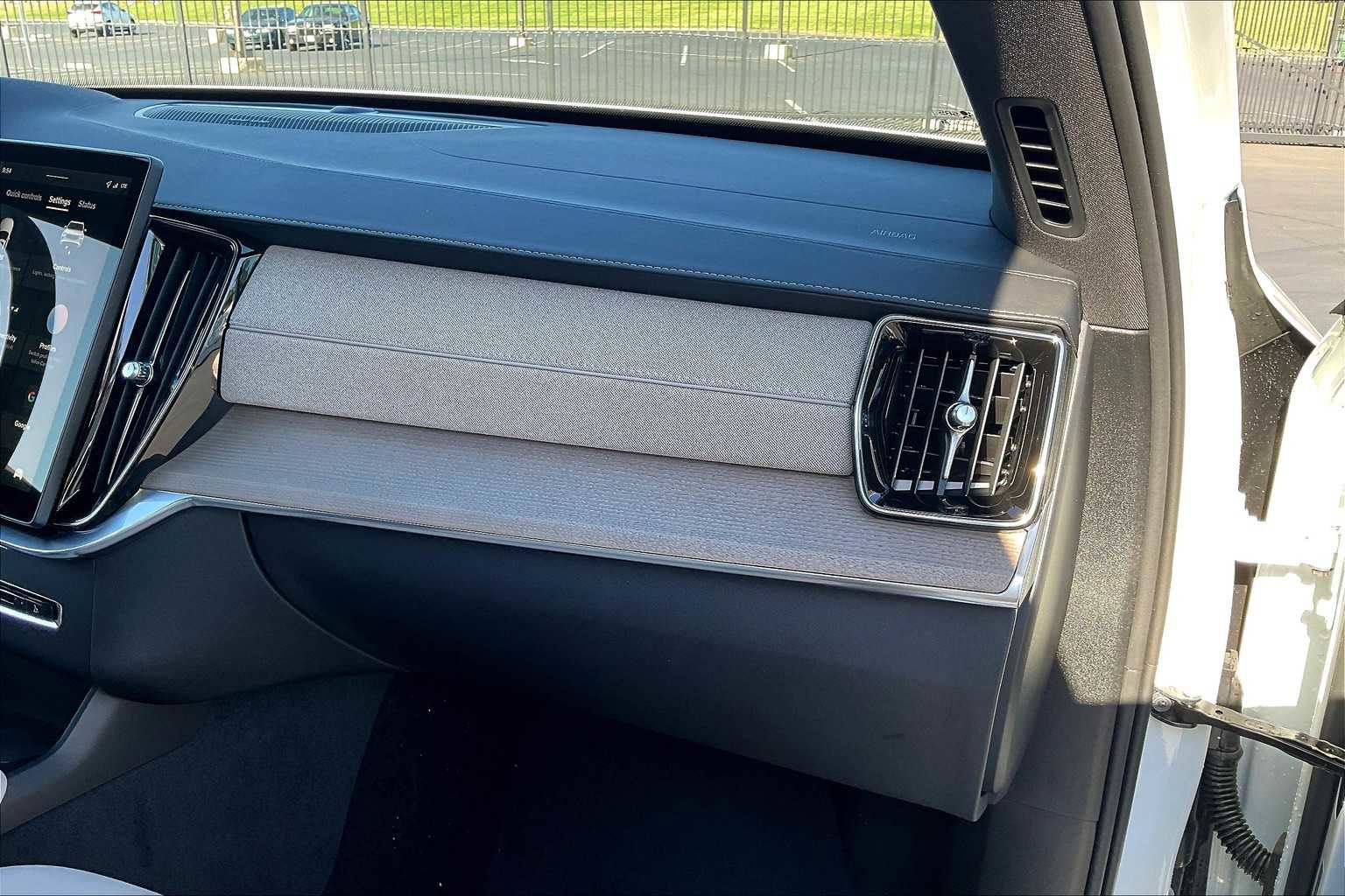 New 2026 Volvo XC90 T8 Plus w/ Protection Package Premier image 29