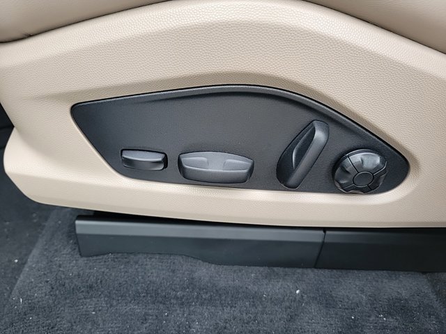 Used 2025 Porsche Macan 4 Electric image 23