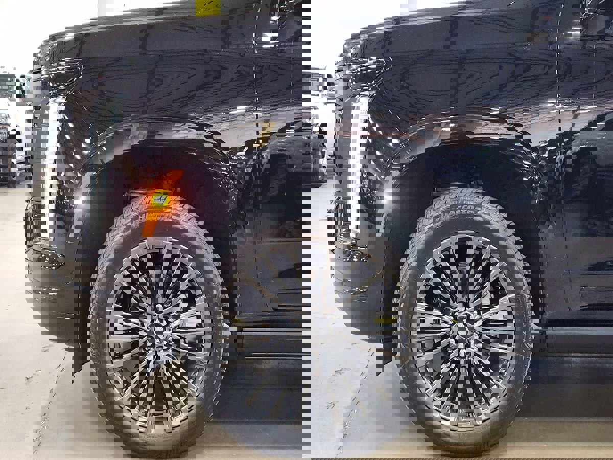 Used 2025 Cadillac Escalade ESV Sport Platinum image 5