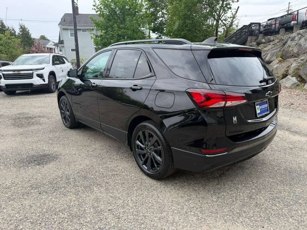 Used 2023 Chevrolet Equinox RS w/ RS Leather Package AWD/4WD image 3