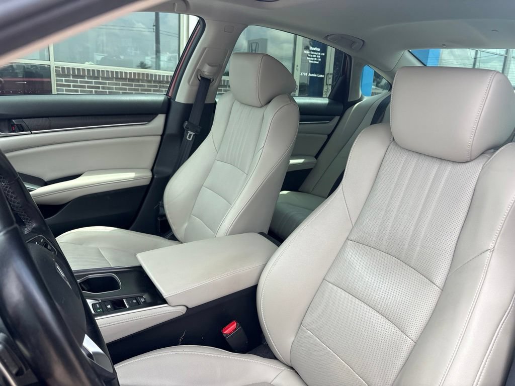 Used 2020 Honda Accord Touring image 12