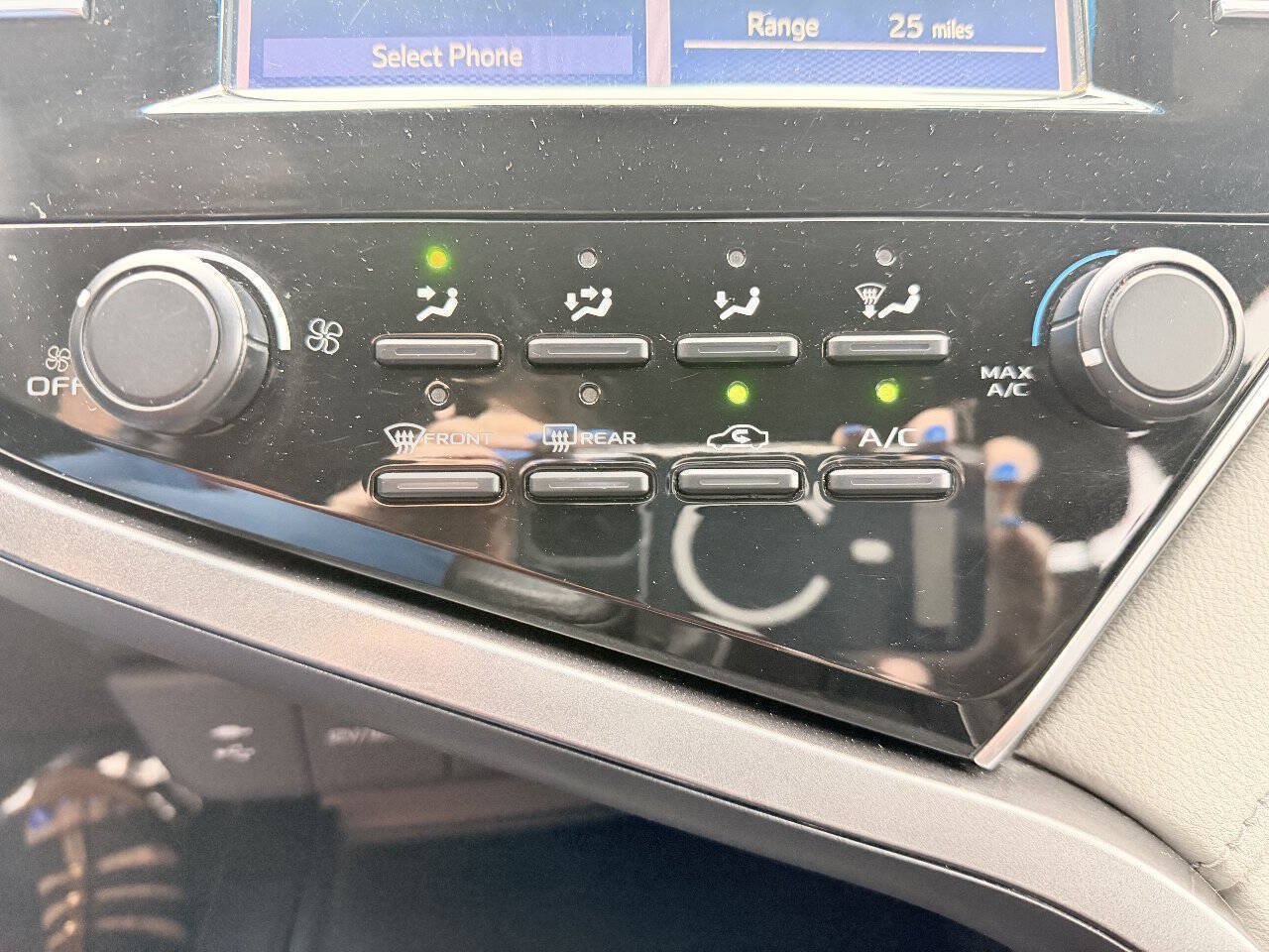 Used 2018 Toyota Camry FWD image 27