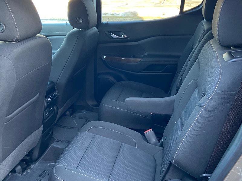 Used 2022 GMC Acadia SLE w/ Driver Convenience Package image 5