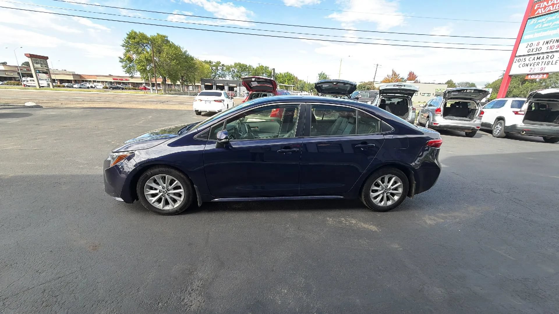 Used 2021 Toyota Corolla XLE w/ Carpet Mat Package (TMS) FWD image 3