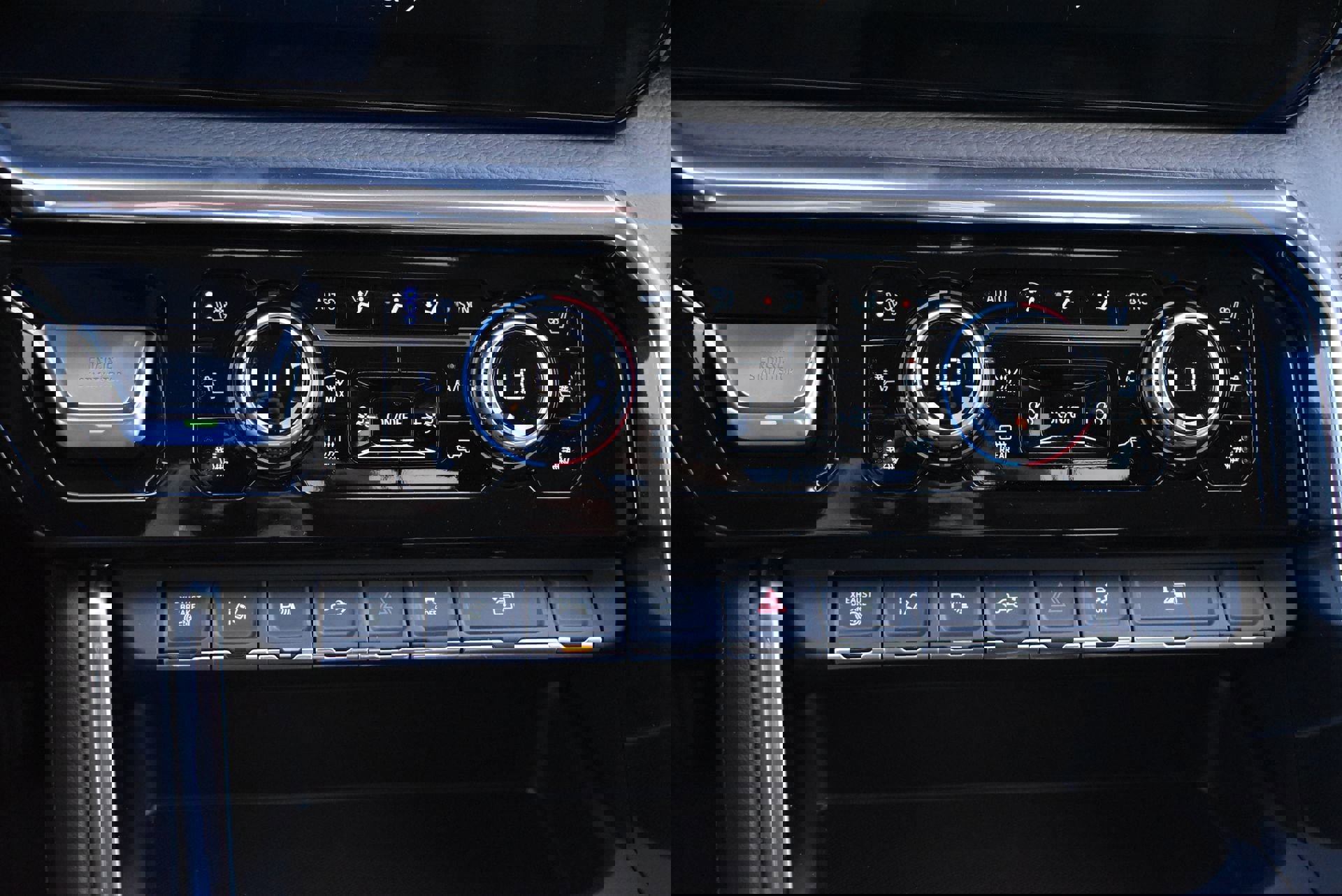 Used 2025 GMC Sierra 3500 Denali w/ Denali Reserve Package AWD/4WD image 28