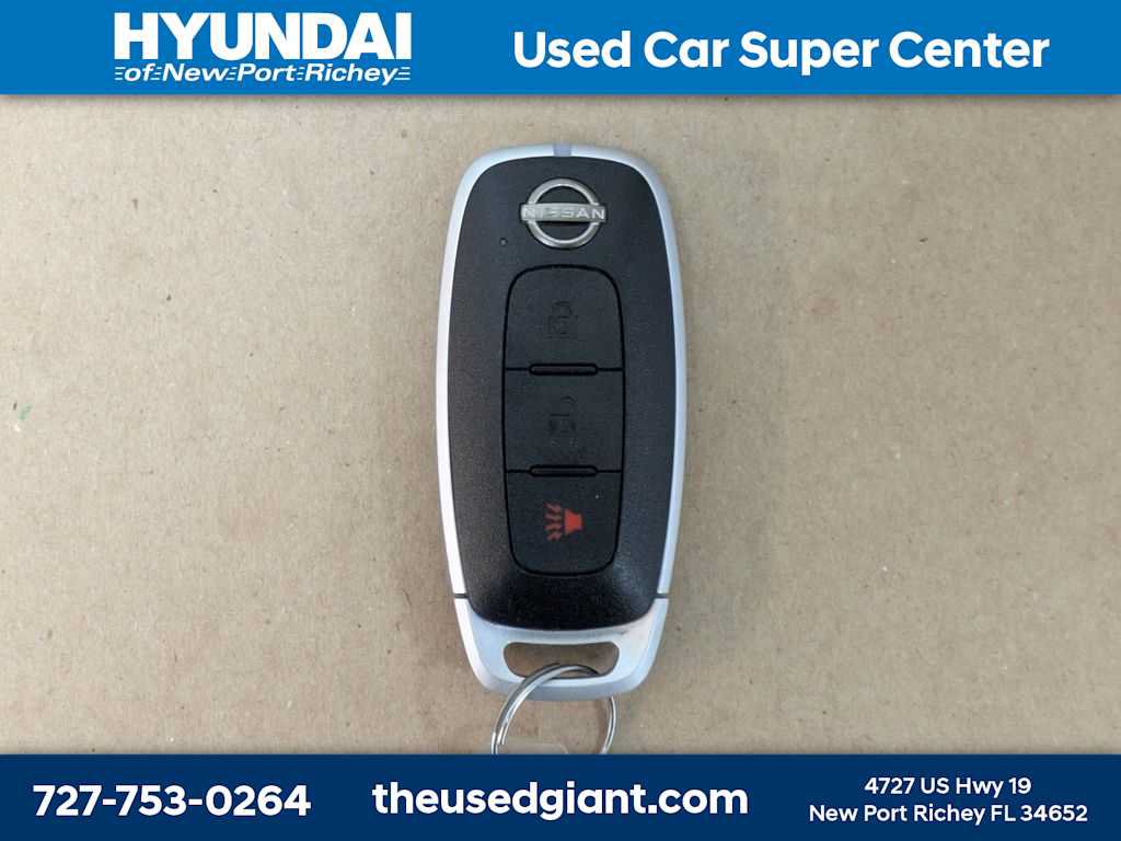 Used 2025 Nissan Kicks SR FWD image 34