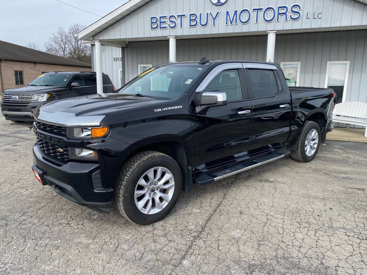 Used 2020 Chevrolet Silverado 1500 Custom w/ Custom Value Package image 3