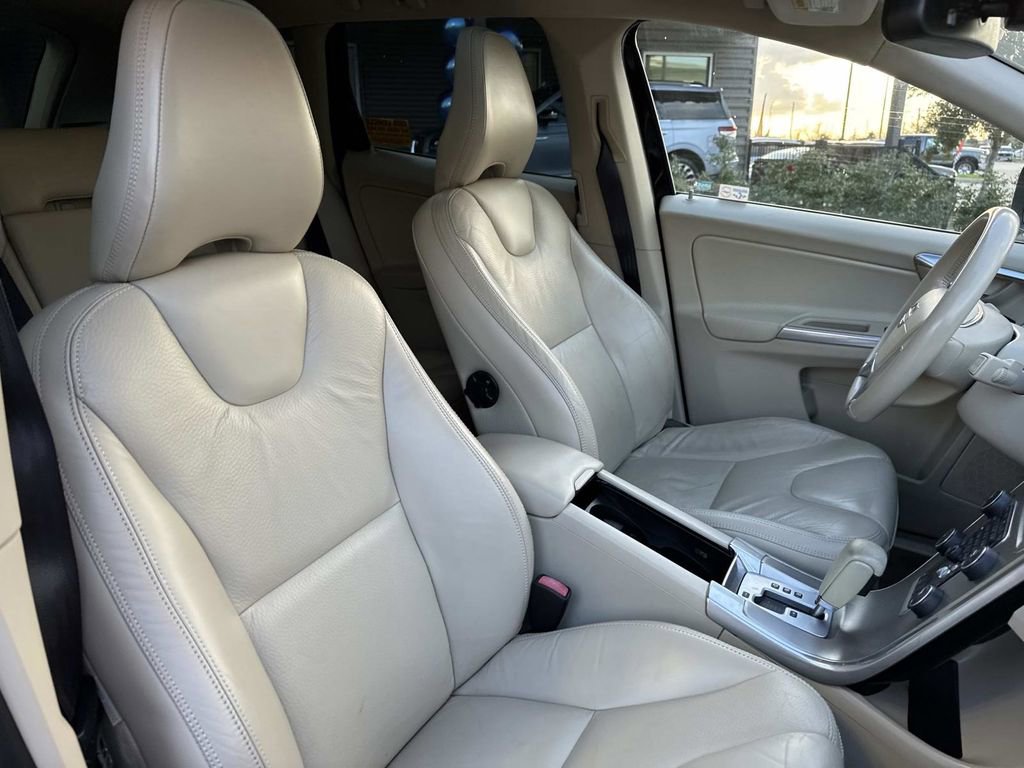Used 2012 Volvo XC60 T6 image 11