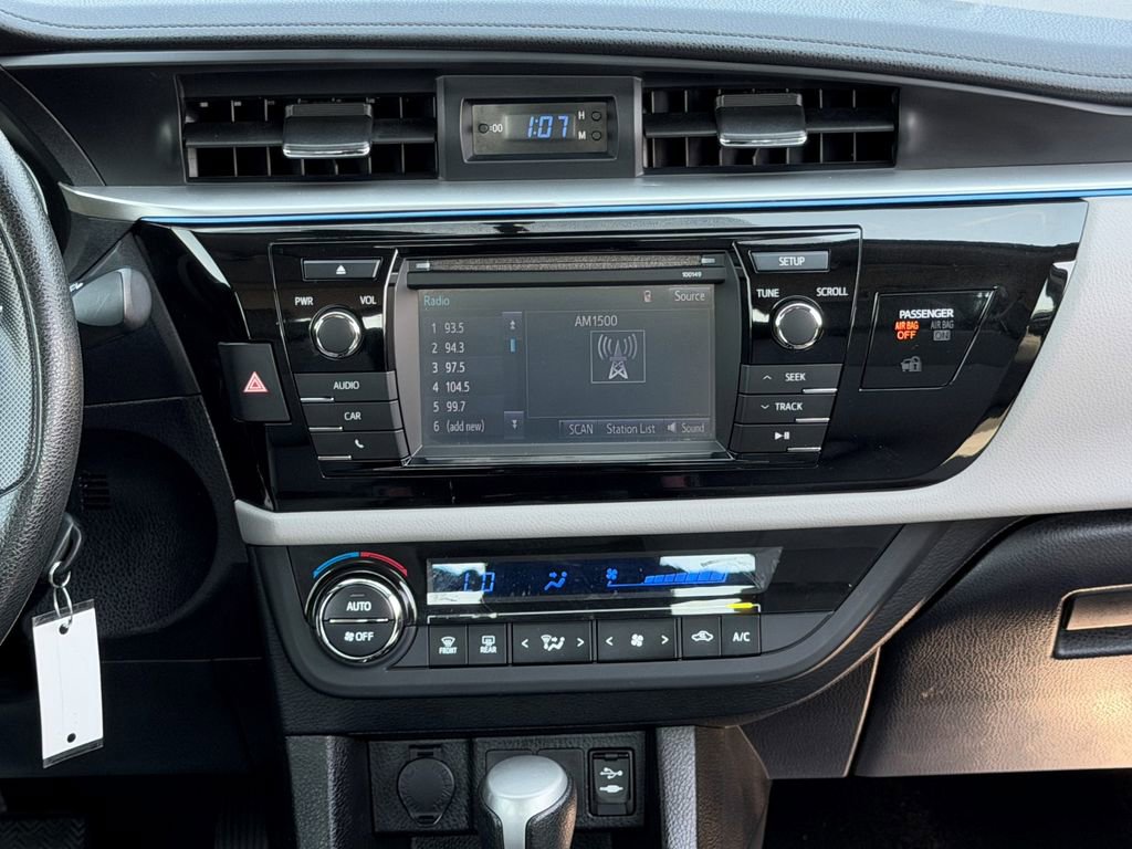 Used 2015 Toyota Corolla LE image 16