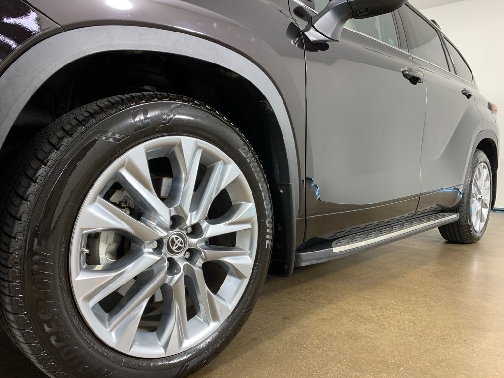 Used 2022 Toyota Highlander Limited image 2