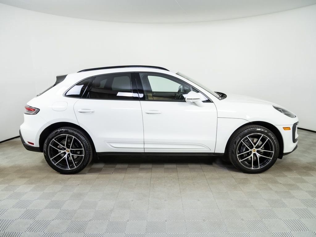 Certified 2024 Porsche Macan AWD/4WD image 28