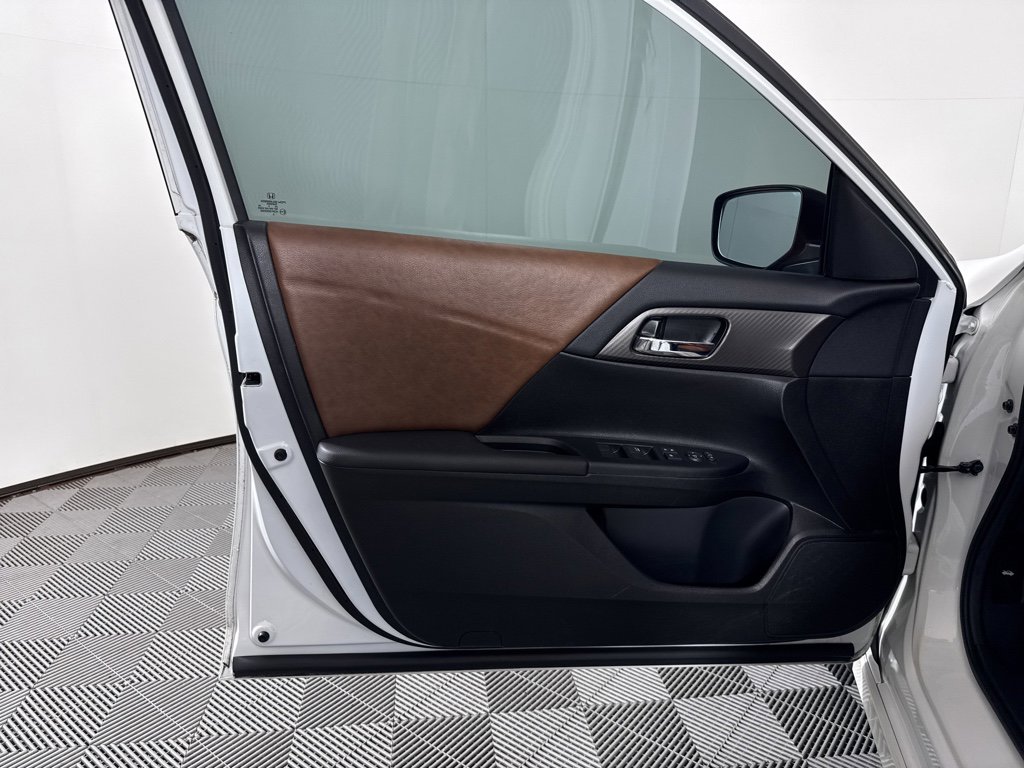 Used 2016 Honda Accord Sport image 23