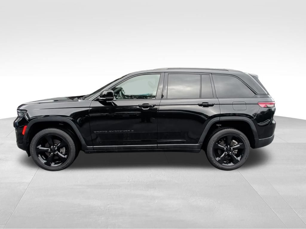Used 2023 Jeep Grand Cherokee Altitude AWD/4WD image 2