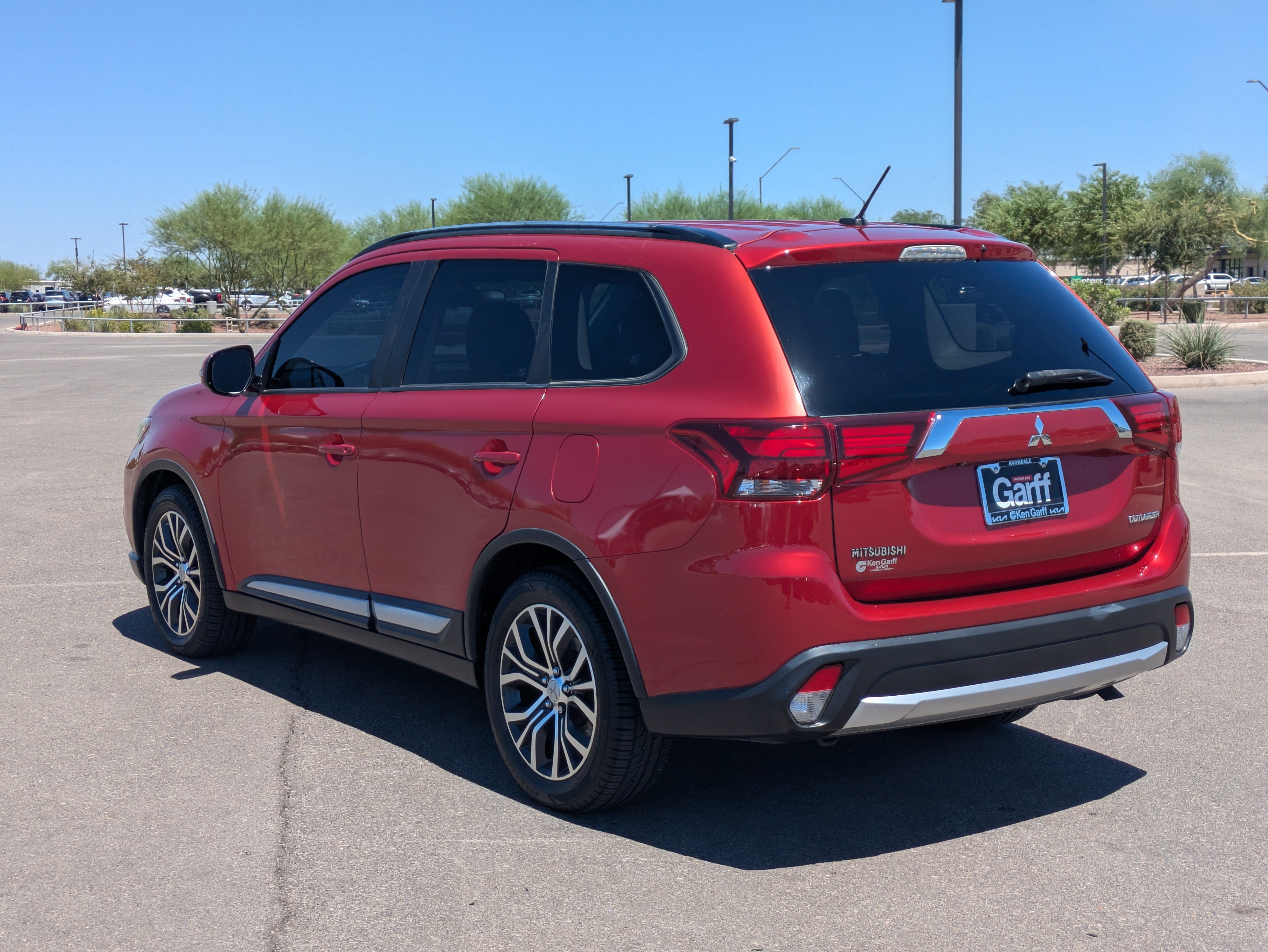 Used 2016 Mitsubishi Outlander SE FWD image 3