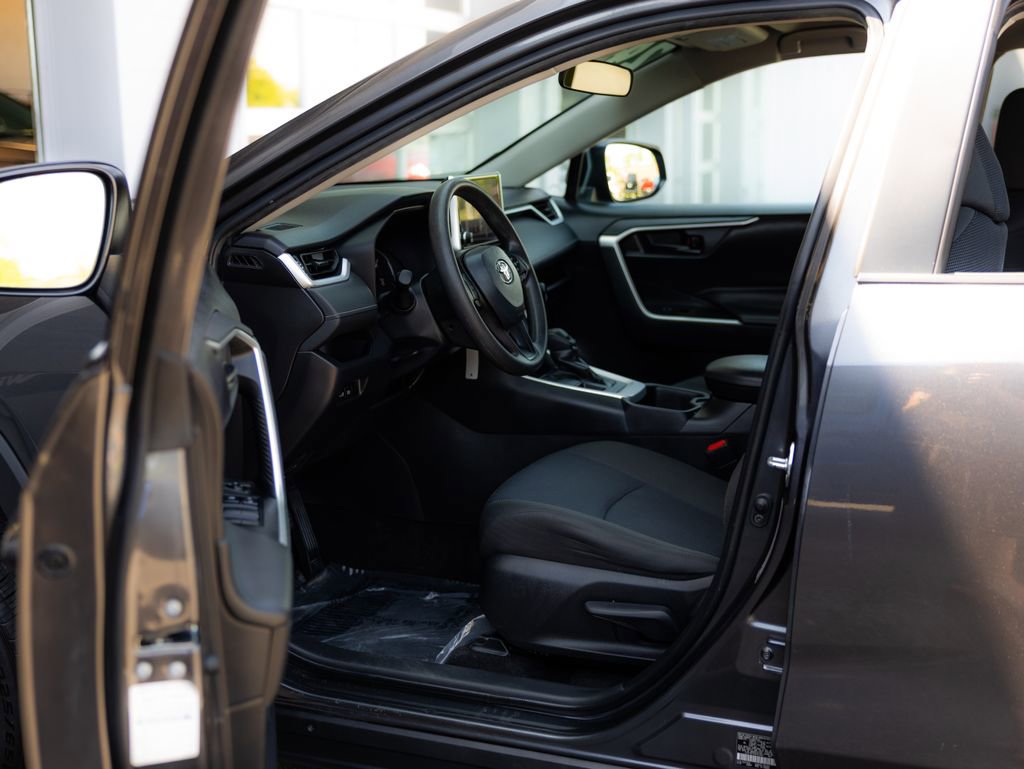 Used 2024 Toyota RAV4 LE AWD/4WD image 25