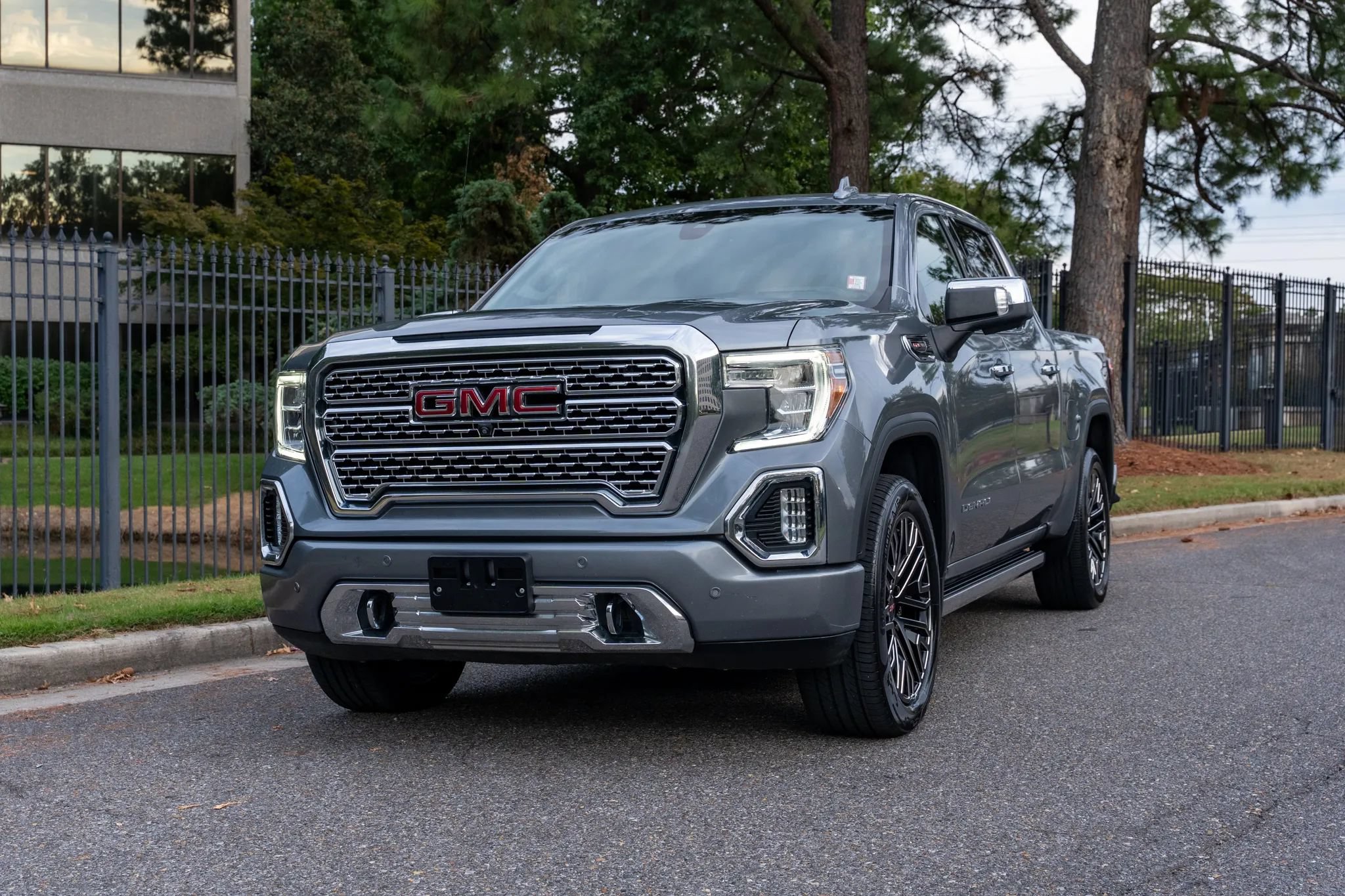 Used 2020 GMC Sierra 1500 Denali w/ Denali Ultimate Package AWD/4WD image 2