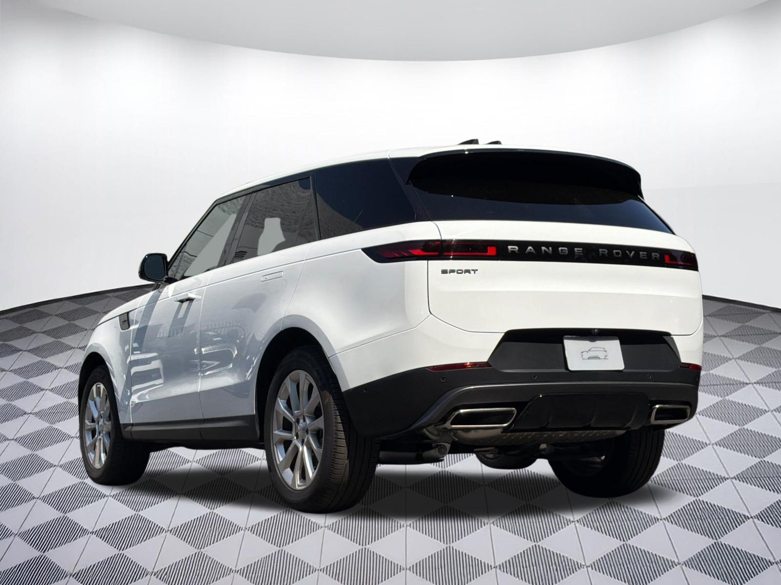 Used 2025 Land Rover Range Rover Sport SE AWD/4WD image 3