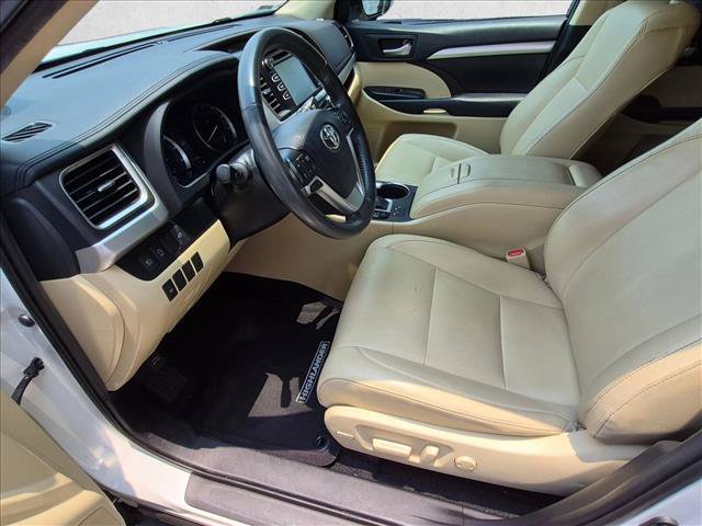Used 2019 Toyota Highlander XLE AWD/4WD image 13
