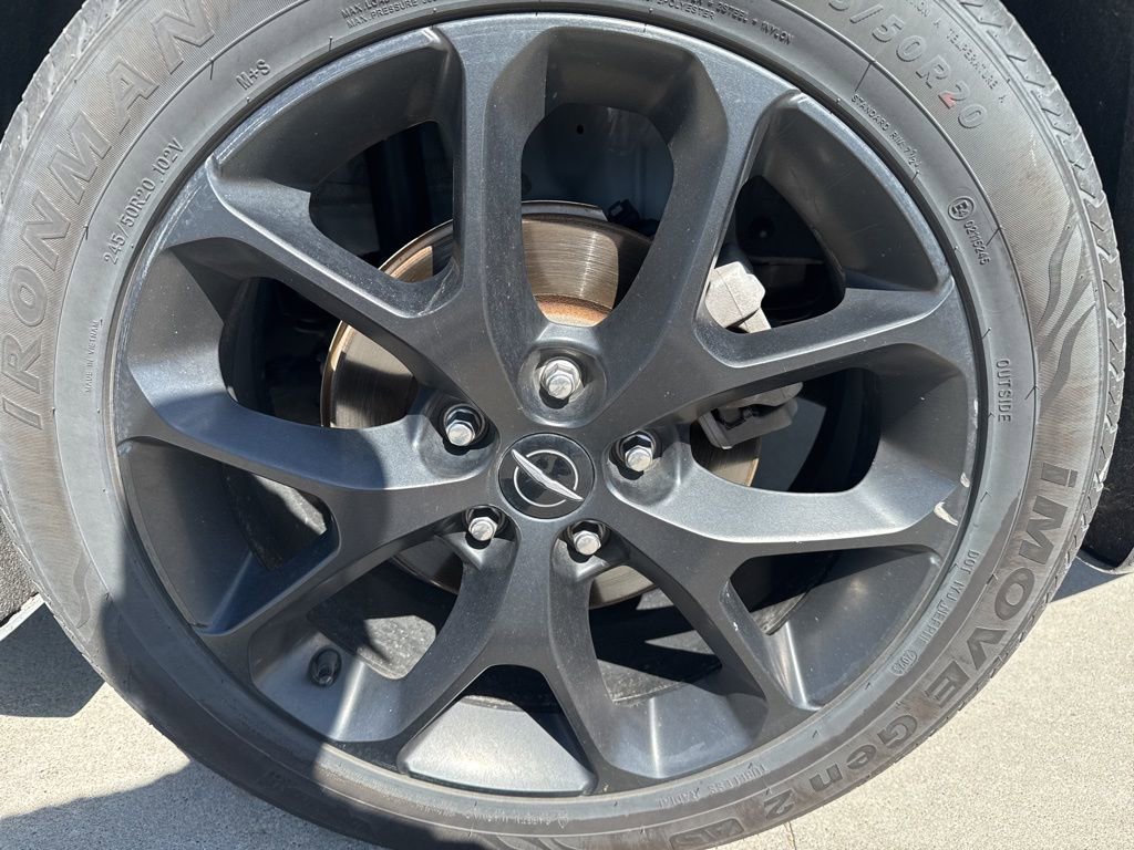 Used 2025 Chrysler Pacifica Limited image 8