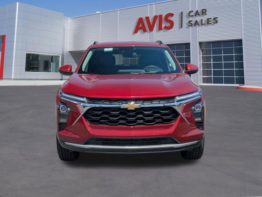 Used 2025 Chevrolet Trax LT w/ LT Convenience Package image 2