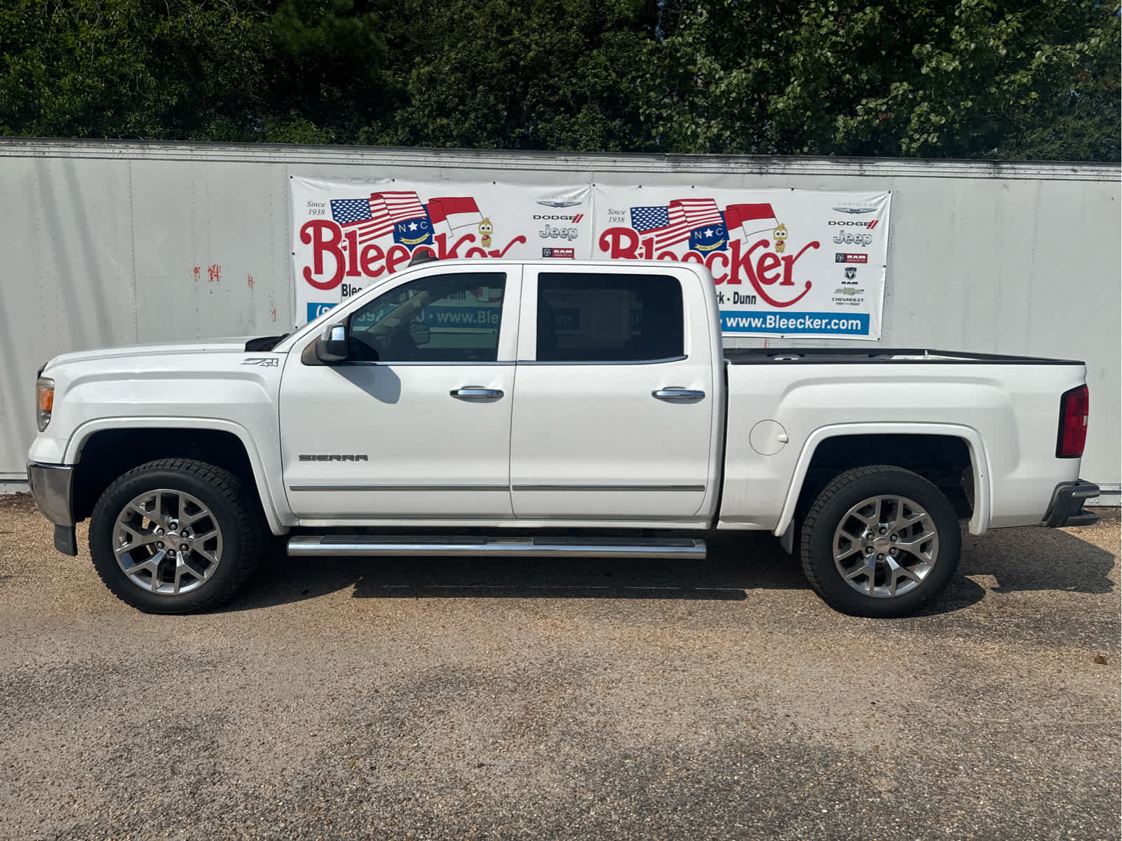 Used 2015 GMC Sierra 1500 SLT w/ SLT Crew Cab Value Package AWD/4WD image 7