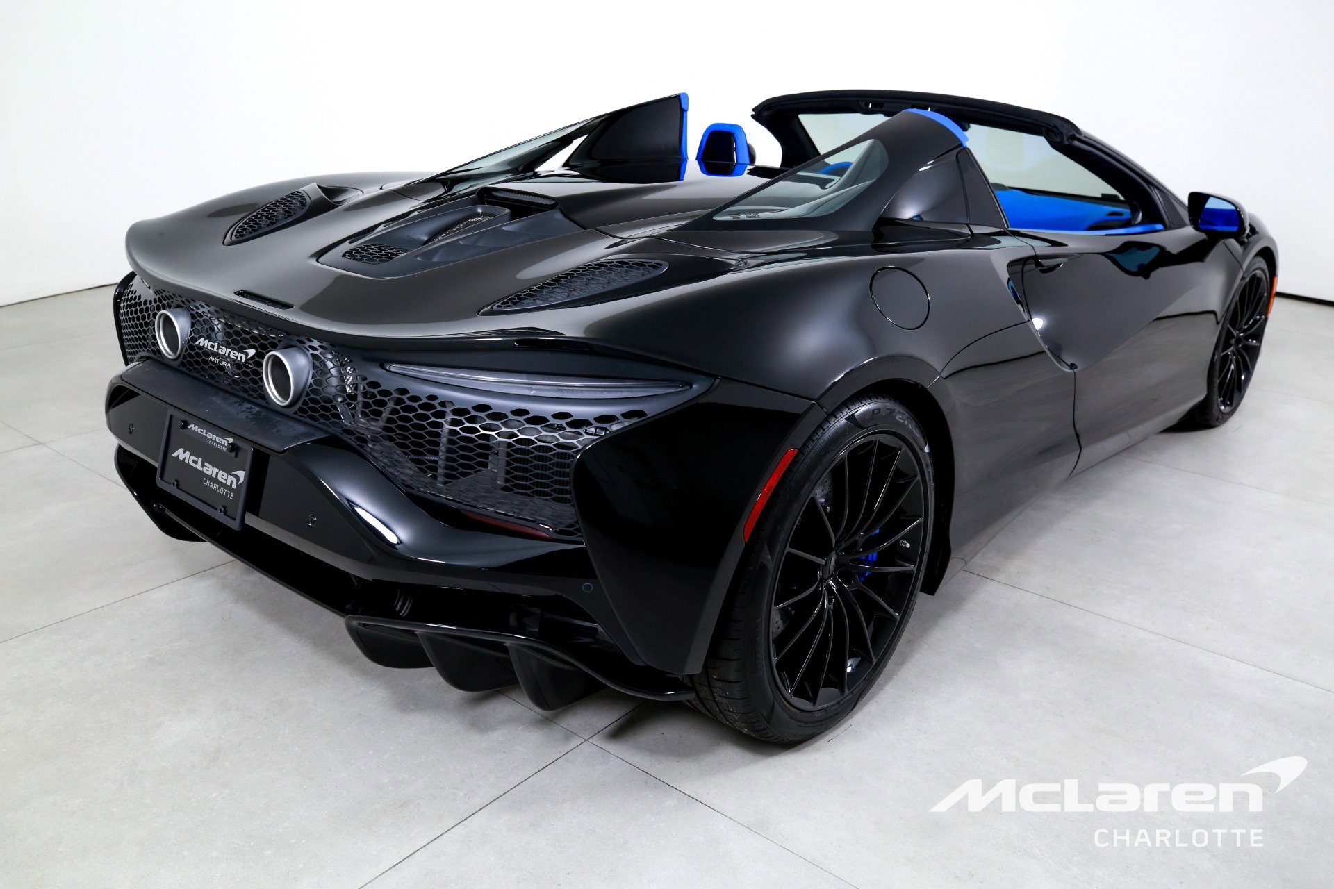 Used 2025 McLaren Artura Spider image 10