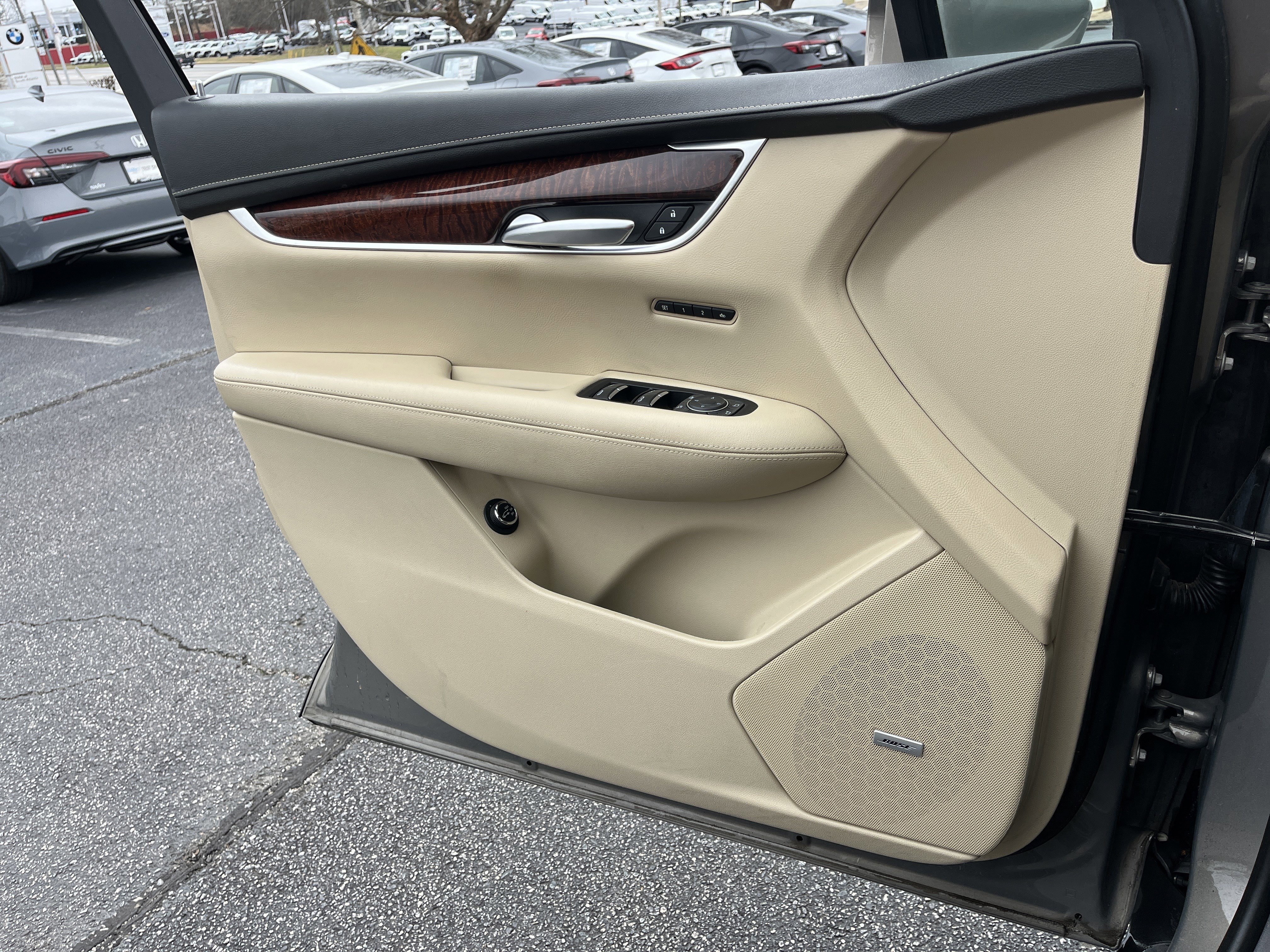 Used 2018 Cadillac XT5 Luxury w/ LPO, Wheel Lock Package image 13