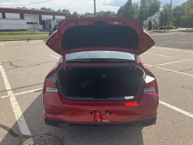 Used 2023 Hyundai Elantra SEL w/ Cargo Package FWD image 13
