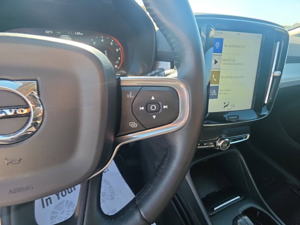 Used 2020 Volvo XC40 T4 Momentum FWD image 22