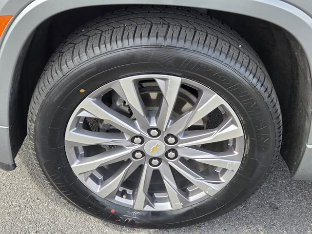 Used 2023 Chevrolet Traverse Premier FWD image 19