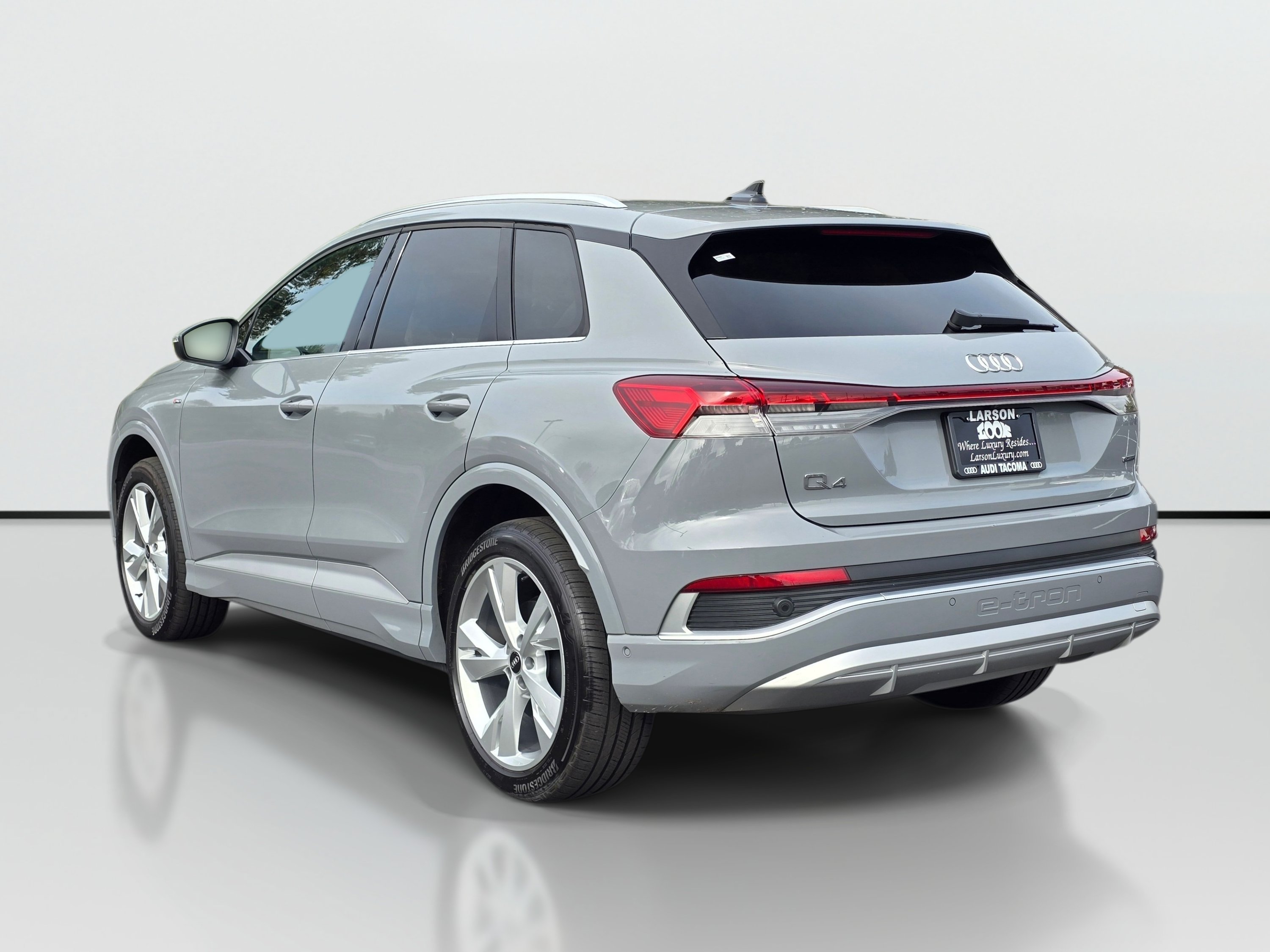 Used 2023 Audi Q4 e-tron Premium Plus AWD/4WD image 3