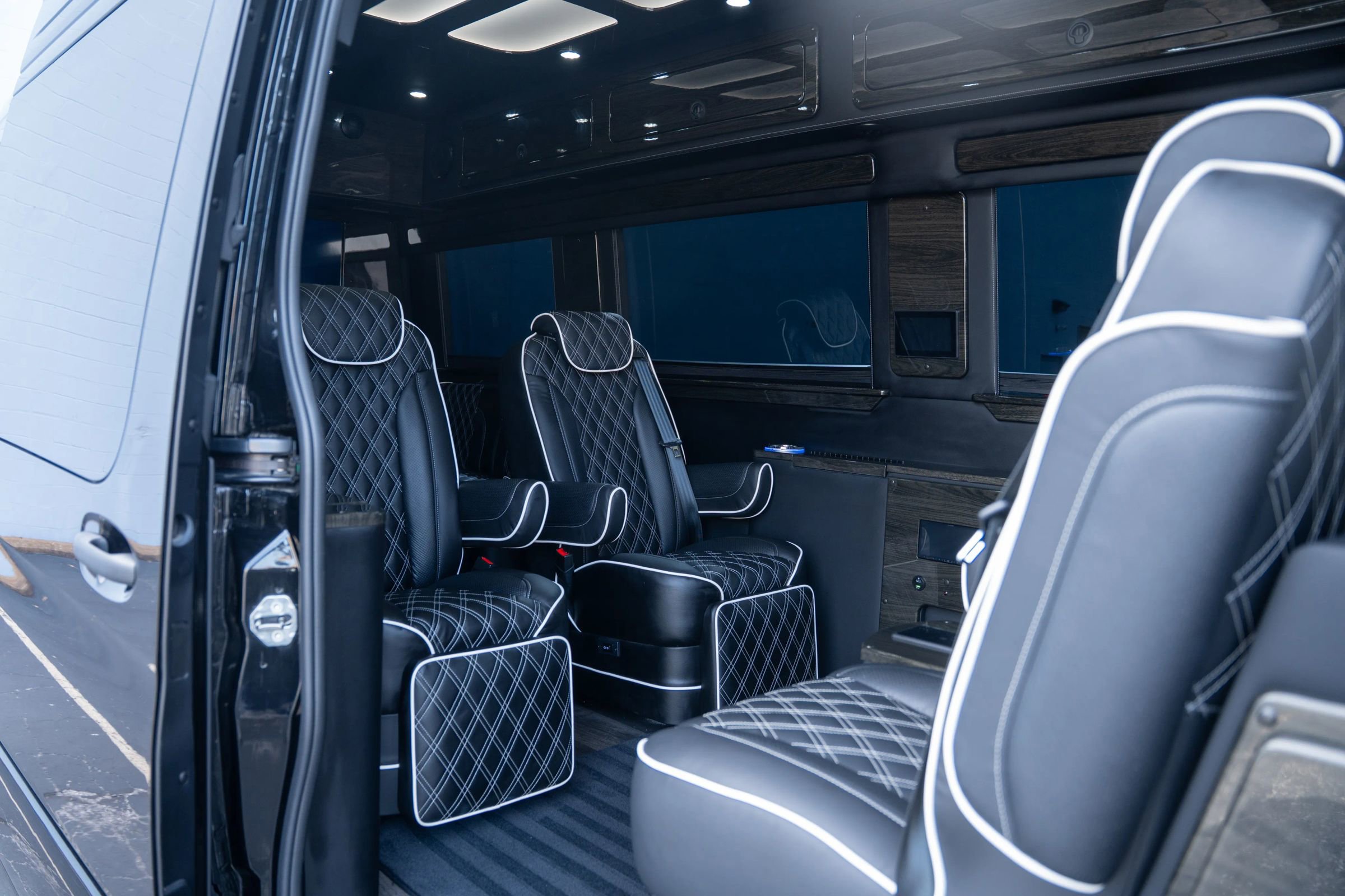 Used 2024 Mercedes-Benz Sprinter 3500 image 6