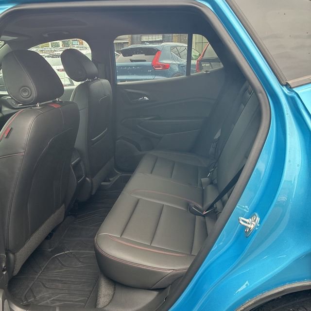 Used 2025 Chevrolet Trax RS w/ Sunroof Package FWD image 11