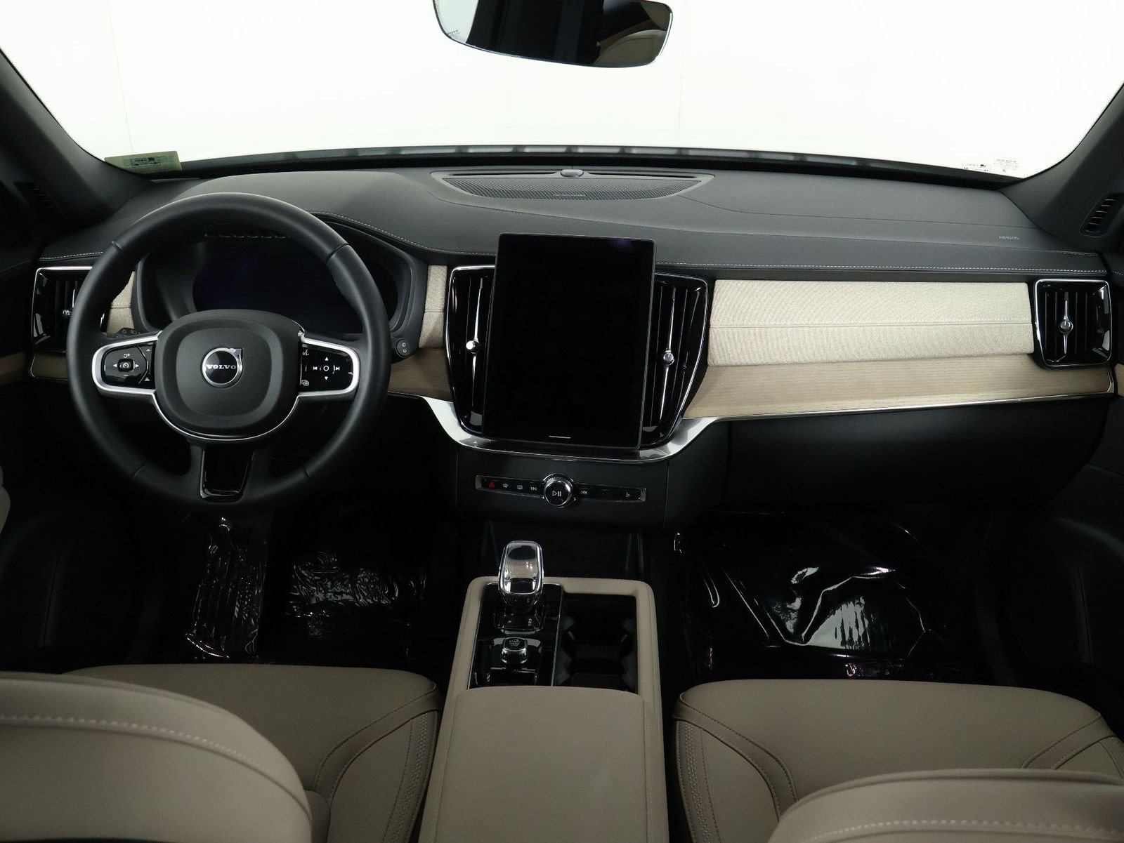 Certified 2026 Volvo XC90 B6 Plus w/ Protection Package AWD/4WD image 7