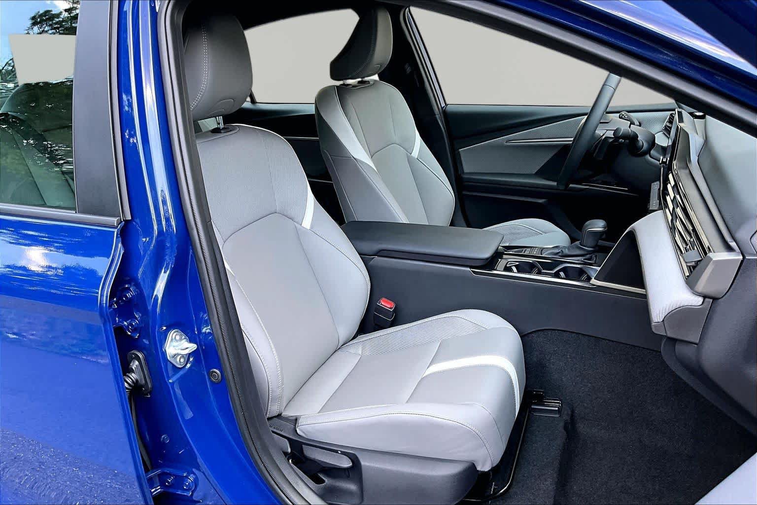 Used 2025 Toyota Camry SE w/ Convenience Package FWD image 9