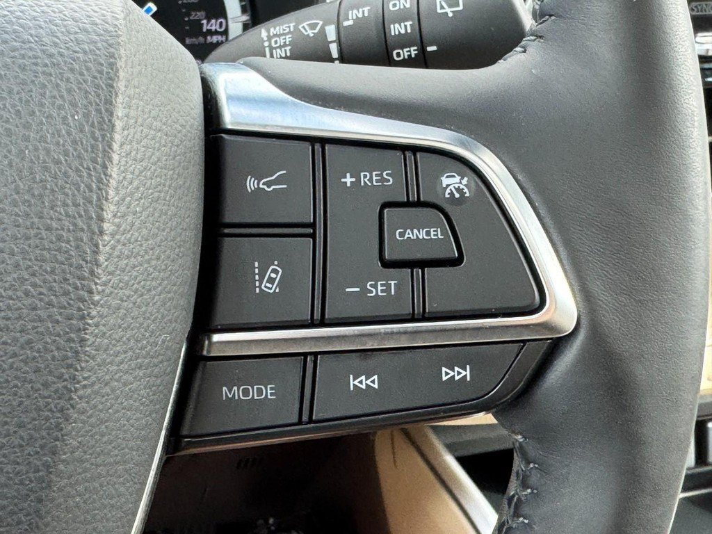Used 2021 Toyota Highlander XLE AWD/4WD image 28