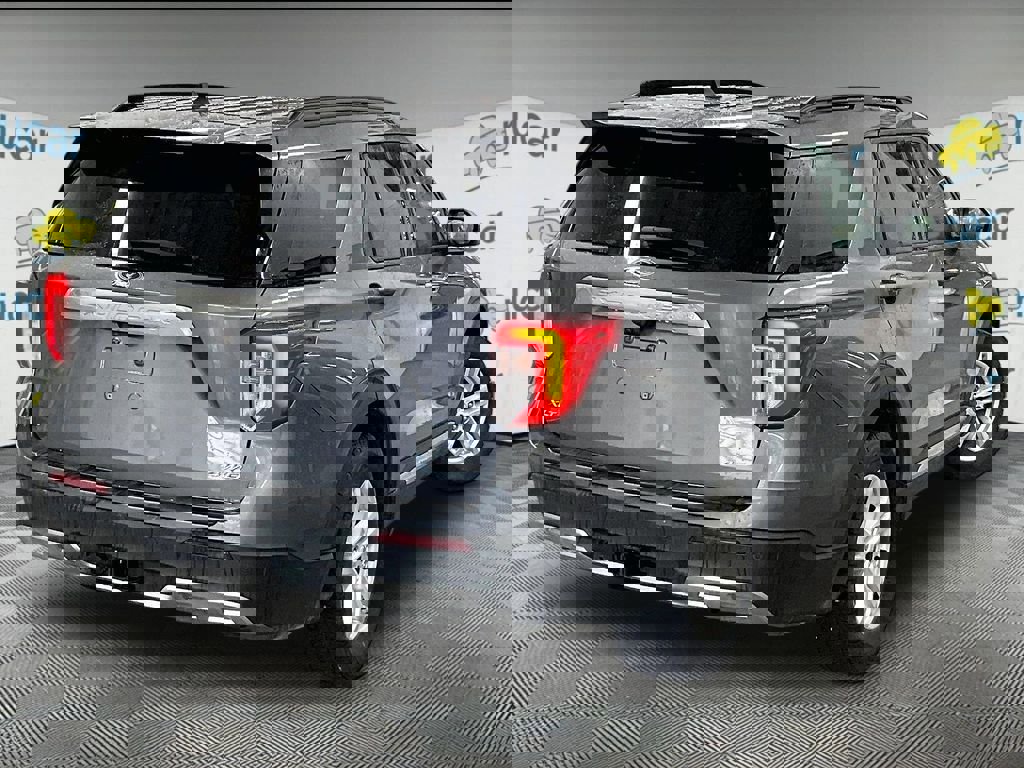 Used 2021 Ford Explorer XLT w/ Equipment Group 202A image 6