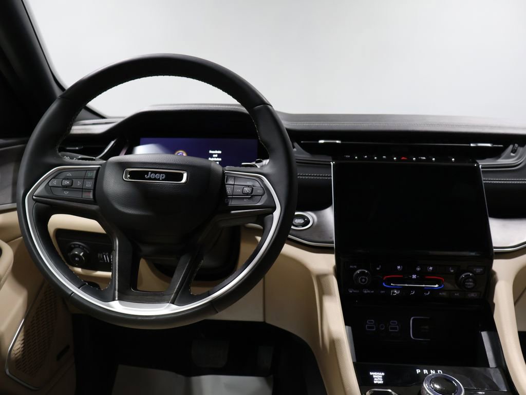 Used 2023 Jeep Grand Cherokee L Limited w/ Luxury Tech Group II image 18