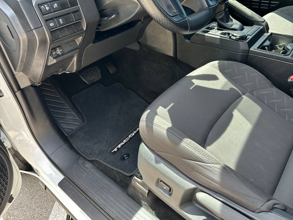 Used 2025 Toyota Tacoma SR AWD/4WD image 21