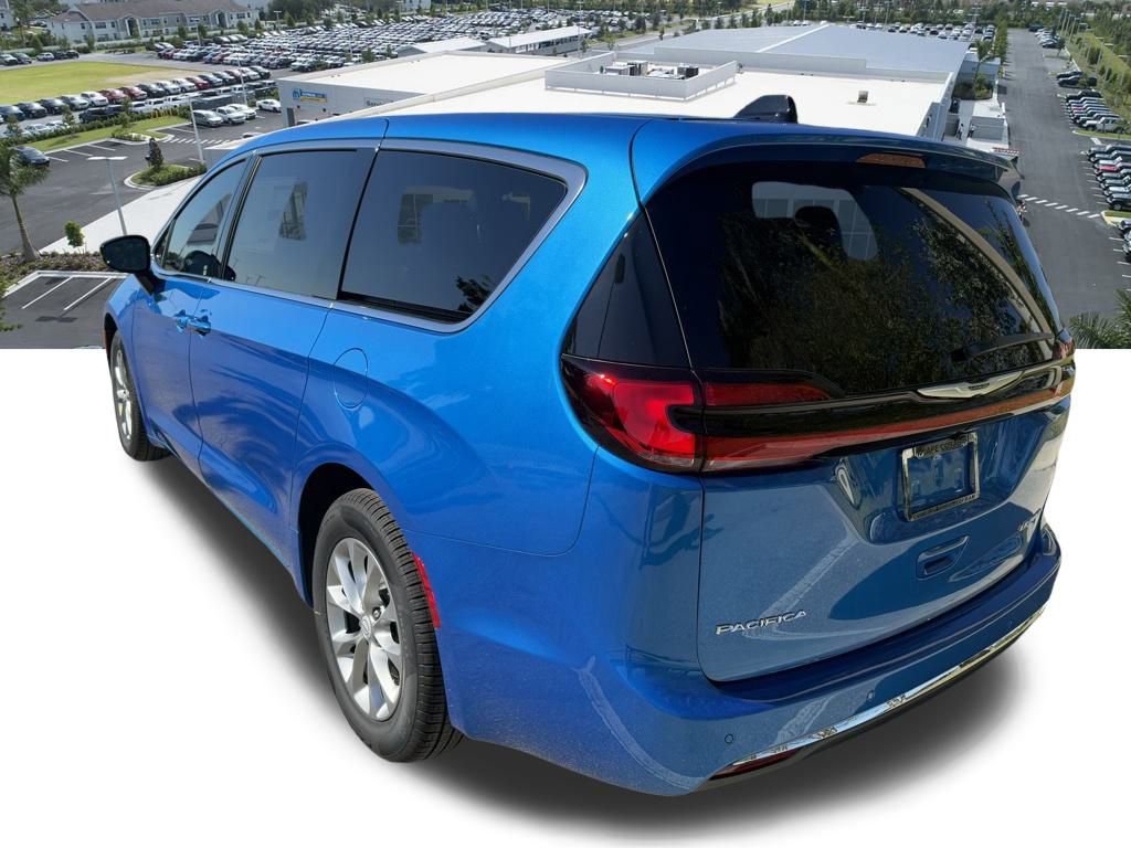 New 2026 Chrysler Pacifica Limited image 7