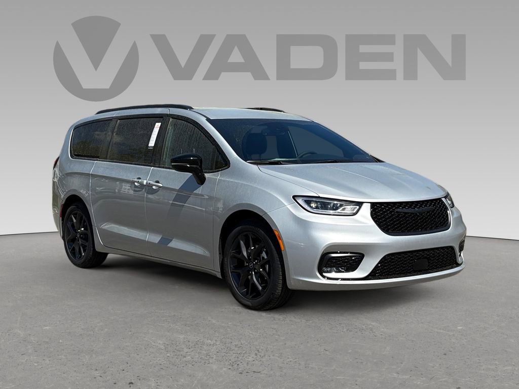 New 2026 Chrysler Pacifica Select image 1