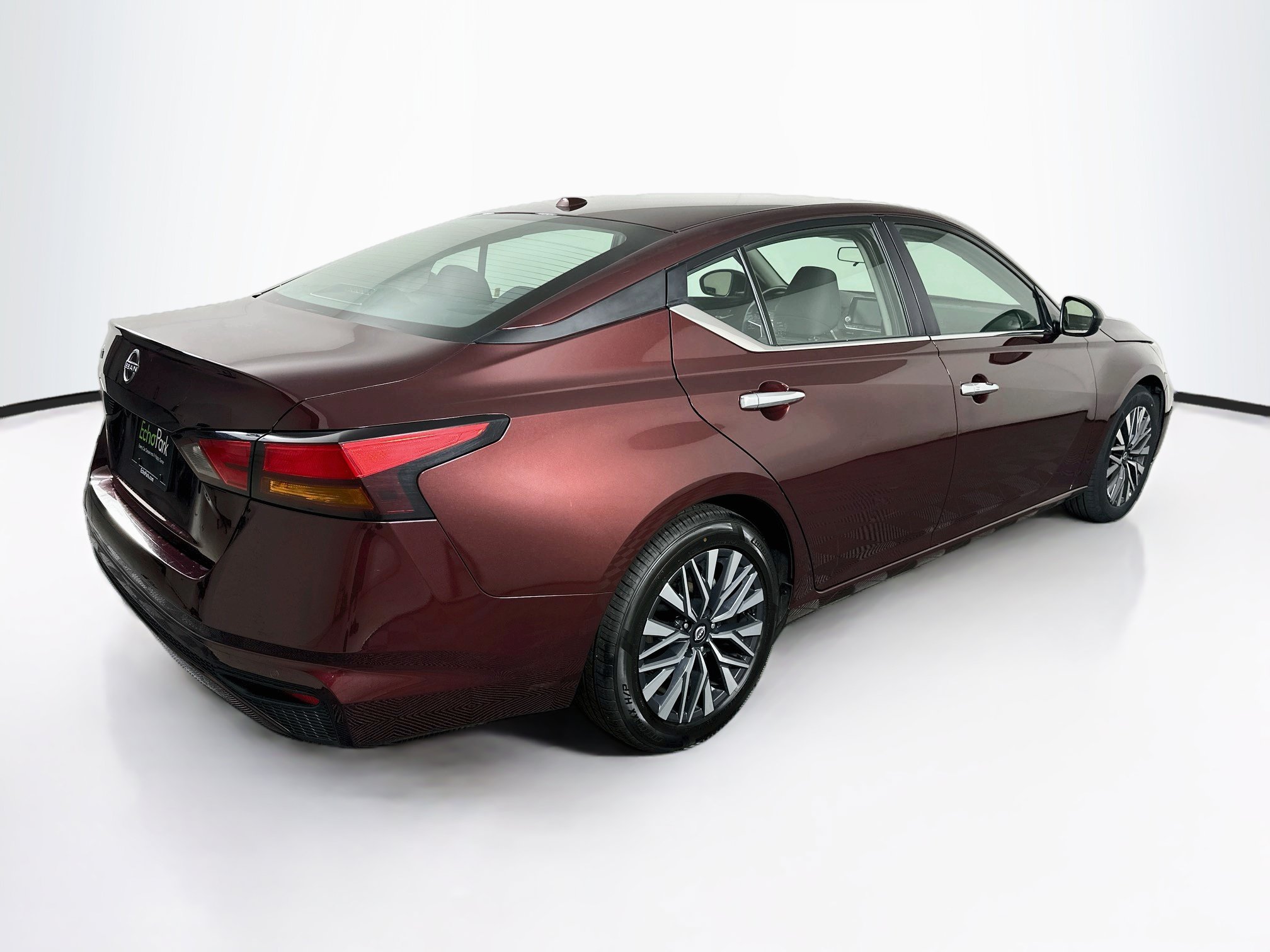 Used 2025 Nissan Altima 2.5 SV FWD image 9