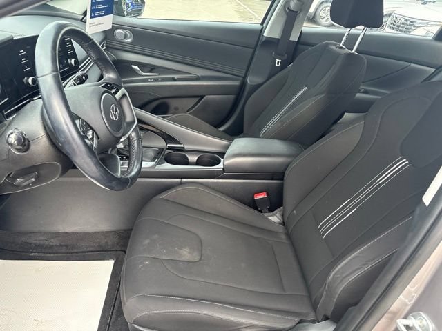 Used 2022 Hyundai Elantra SEL w/ Convenience Package FWD image 9