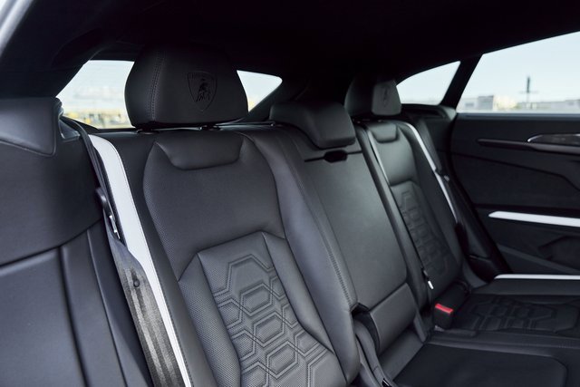 Used 2025 Lamborghini Urus SE image 44