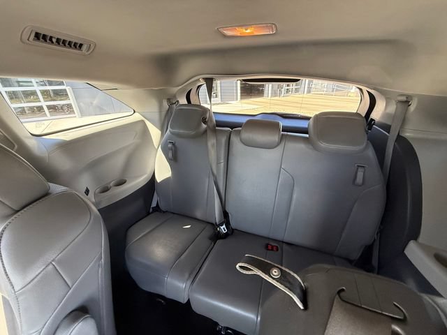 Used 2021 Toyota Sienna XLE FWD image 28