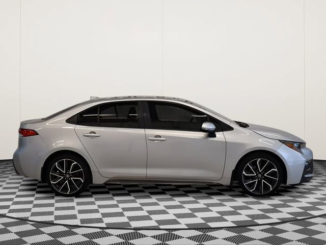 Used 2020 Toyota Corolla SE image 2