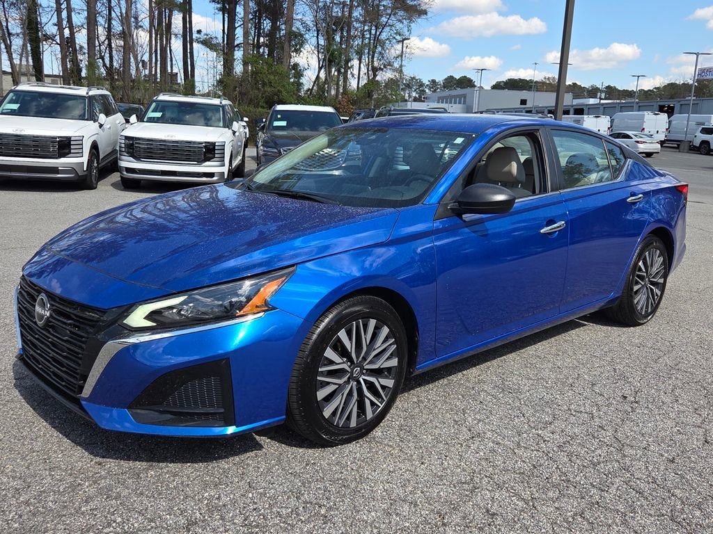 Used 2025 Nissan Altima 2.5 SV image 3