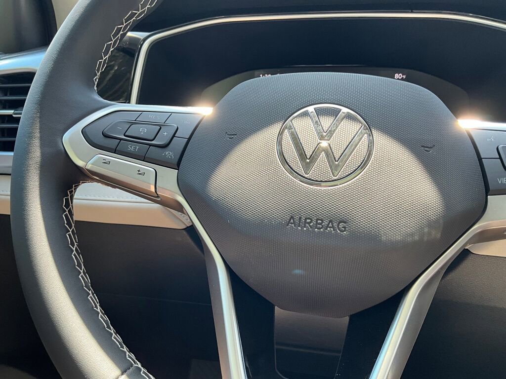 New 2025 Volkswagen Taos SE image 21
