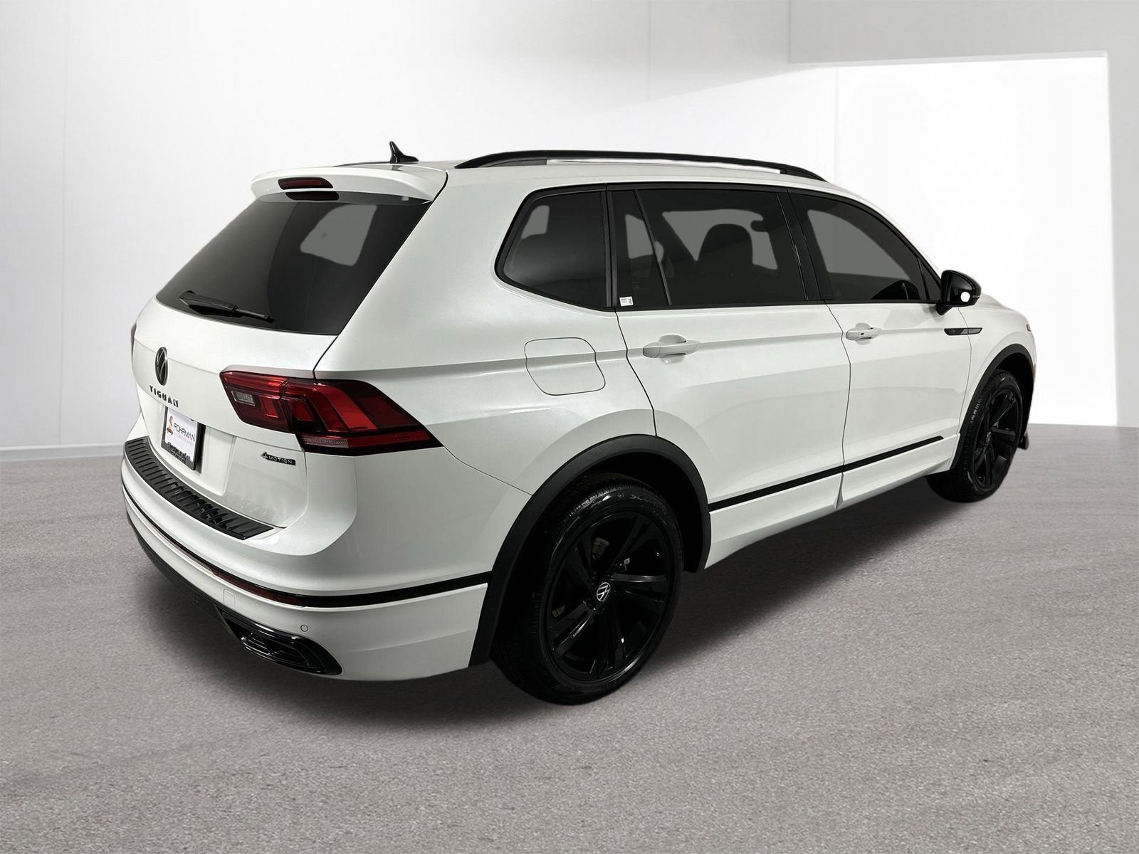 Used 2024 Volkswagen Tiguan SE R-Line image 37
